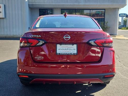 Scarlet Ember Tintcoat 2025 Nissan Versa 1.6 SV