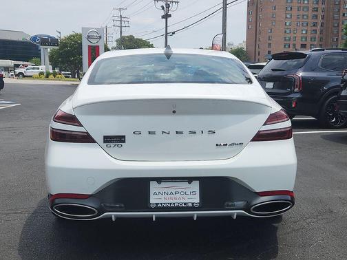 Uyuni White 2022 Genesis G70 3.3T AWD