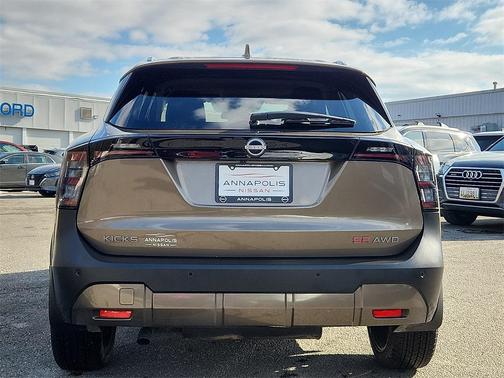 2025 Nissan Kicks SR