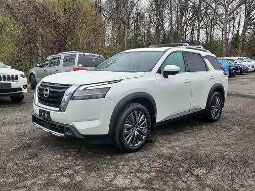 Pearl White Tricoat 2023 Nissan Pathfinder SL 4WD