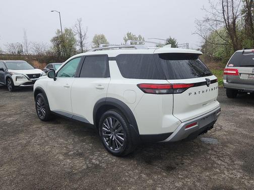 Pearl White Tricoat 2023 Nissan Pathfinder SL 4WD