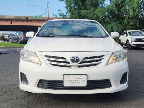 Super White 2013 Toyota Corolla LE