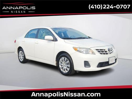 Super White 2013 Toyota Corolla LE