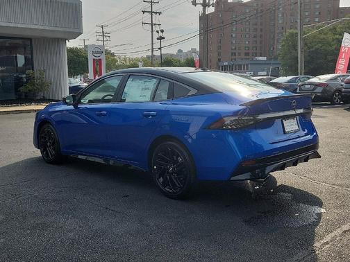 Bluestone Pearl/Super Black 2027 Nissan Sentra SR