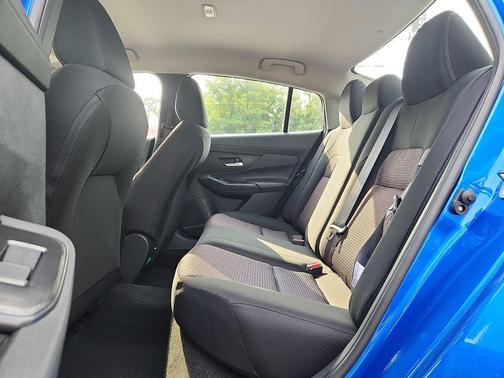 Bluestone Pearl/Super Black 2027 Nissan Sentra SR