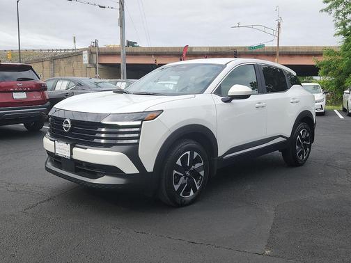 Aspen White Tricoat 2025 Nissan Kicks SV
