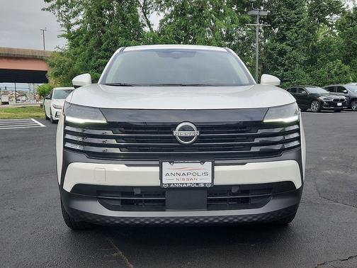 Aspen White Tricoat 2025 Nissan Kicks SV