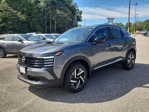 Gun Metallic 2027 Nissan Kicks SV