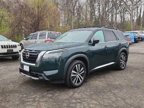 Obsidian Green Pearl/Super Black 2023 Nissan Pathfinder Platinum 4WD