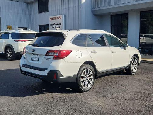 Crystal White Pearl 2019 Subaru Outback 3.6R Touring