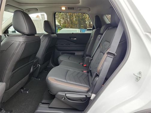 2025 Nissan Pathfinder Platinum 4WD