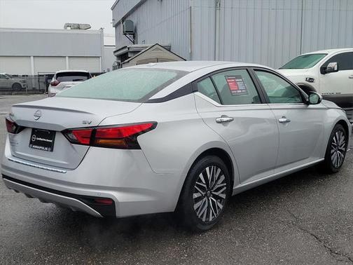 Brilliant Silver Metallic 2023 Nissan Altima 2.5 SV