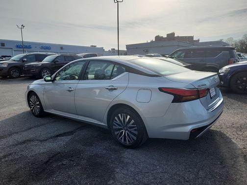 Brilliant Silver Metallic 2023 Nissan Altima 2.5 SV