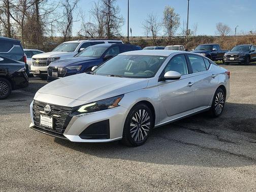 Brilliant Silver Metallic 2023 Nissan Altima 2.5 SV