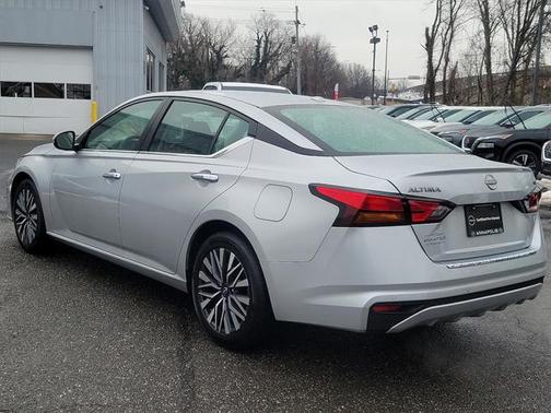 Brilliant Silver Metallic 2023 Nissan Altima 2.5 SV