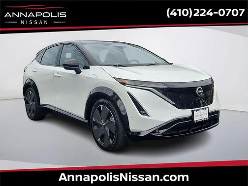 Everest White Pearl Tricoat/Black Diamond Pearl 2024 Nissan ARIYA PLATINUM+
