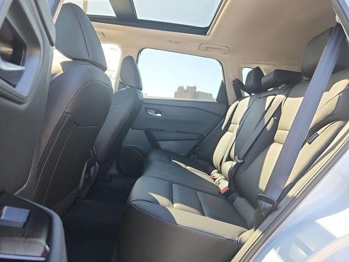 Everest White Pearl Tricoat 2026 Nissan Rogue Dark Armor