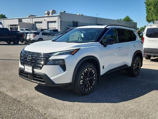 Everest White Pearl Tricoat 2026 Nissan Rogue Dark Armor