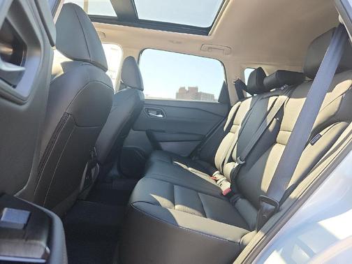 Everest White Pearl Tricoat 2026 Nissan Rogue Dark Armor