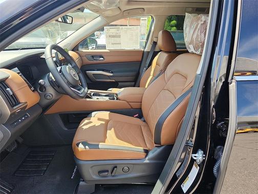 2025 Nissan Pathfinder Platinum 4WD