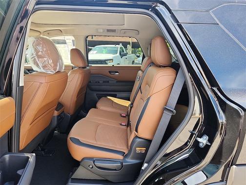 2025 Nissan Pathfinder Platinum 4WD