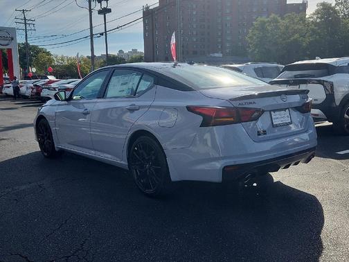 Gray Sky Pearl/Super Black 2026 Nissan Altima SR FWD