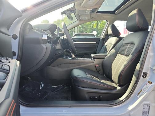 Gray Sky Pearl/Super Black 2026 Nissan Altima SR FWD