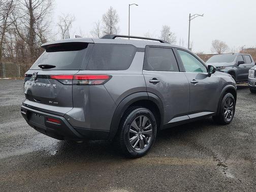 2022 Nissan Pathfinder SV 4WD