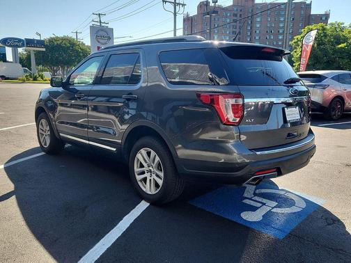 MAGNETIC METALLIC 2018 Ford Explorer XLT