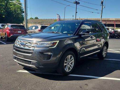 MAGNETIC METALLIC 2018 Ford Explorer XLT
