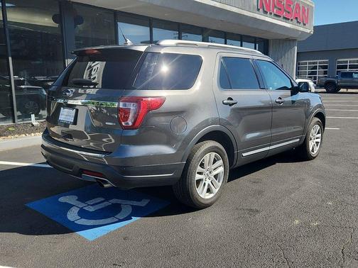 MAGNETIC METALLIC 2018 Ford Explorer XLT