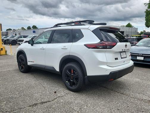 Everest White Pearl Tricoat 2026 Nissan Rogue Rock Creek