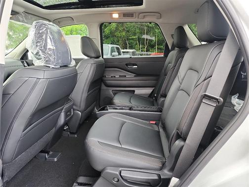 2025 Nissan Pathfinder SL 4WD
