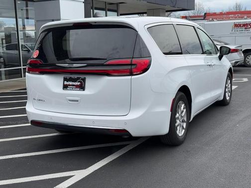 Bright White Clearcoat 2025 Chrysler Pacifica L