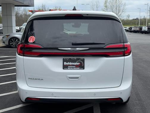 Bright White Clearcoat 2025 Chrysler Pacifica L