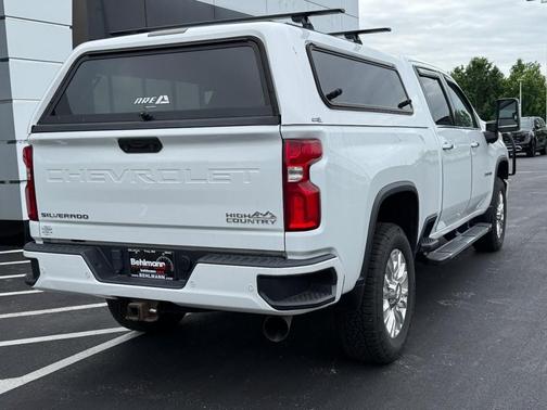 Summit White 2022 Chevrolet Silverado 2500 High Country