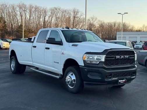 2022 RAM 3500 Tradesman Crew Cab 4x4 8' Box