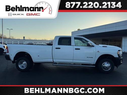 2022 RAM 3500 Tradesman Crew Cab 4x4 8' Box