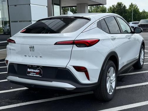 Summit White 2026 Buick Envista Preferred FWD