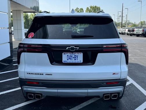 Iridescent Pearl Tricoat 2025 Chevrolet Traverse AWD Z71