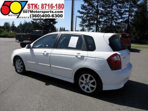 2005 Kia Spectra5 Base