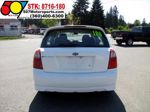 2005 Kia Spectra5 Base