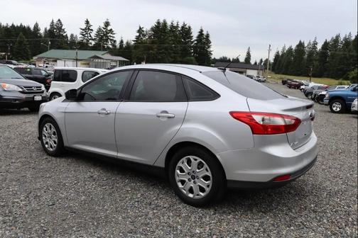 Ingot Silver Metallic 2012 Ford Focus SE