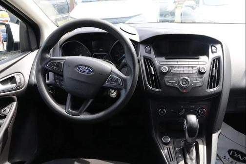 Ruby Red Metallic Tinted Clearcoat 2017 Ford Focus SE