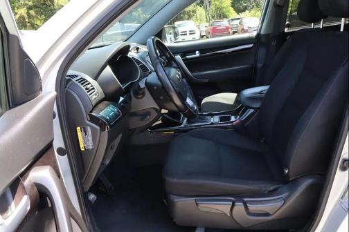 Silver 2015 Kia Sorento LX
