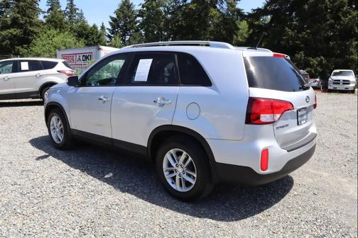 Silver 2015 Kia Sorento LX