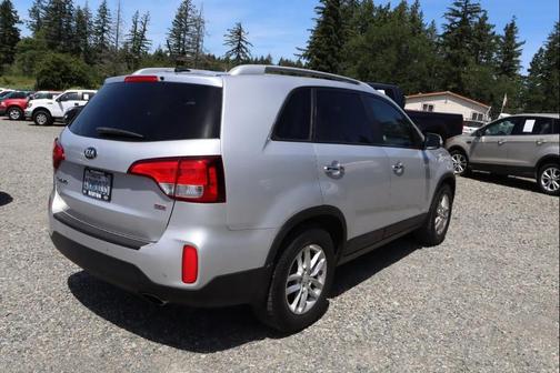 Silver 2015 Kia Sorento LX