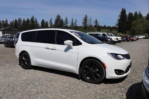Bright White Clearcoat 2018 Chrysler Pacifica Touring Plus