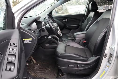 Diamond Silver 2014 Hyundai TUCSON SE