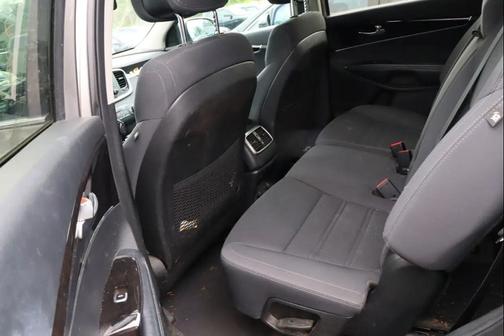 Titanium Silver 2017 Kia Sorento LX